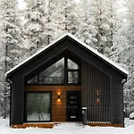 Skyra Retreat アパート ロヴァニエミ
