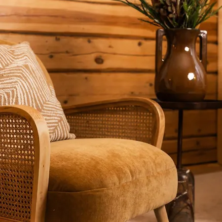Hotelli Skyra Retreat *